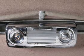 Lincoln Cosmopolitan Town Sedan (1949) - Aschenbecher für den Rücksitz