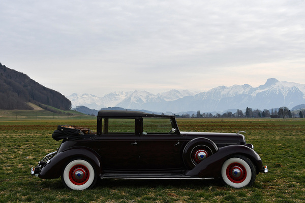 Bild: Lincoln Model K All-Weather Town Car (1936) - als Lot 161 angeboten an der Versteigerung der Oldtimer Galerie in Toffen am 26. März 2022