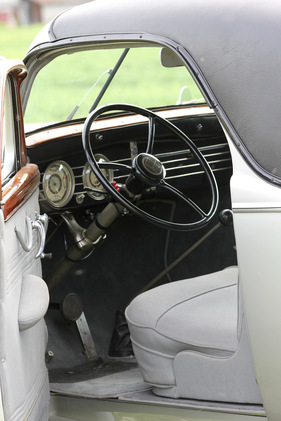 Lincoln Model K V12 LeBaron Coupe (1936) - bequemer Einstieg über riesige Trittbretter