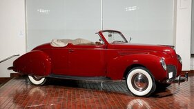 Lincoln-Zephyr Convertible Coupe (1938) - als Lot 141 an der Broad Arrow “The Academy of Art University Collection” San Francisco Auction 2025