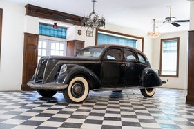 Lincoln-Zephyr 'Twin Grille' Custom Sedan (1937) - als Lot 45 angeboten an der Gooding & Co Mark Smith Collection Versteigerung am 7. April 2023