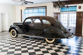 Lincoln-Zephyr 'Twin Grille' Custom Sedan (1937) - als Lot 45 angeboten an der Gooding & Co Mark Smith Collection Versteigerung am 7. April 2023