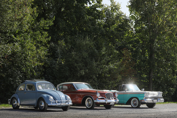 Links europäisch, rechts amerikanisch, dazwischen die stilistische Mitte – Albisgütli Classic Cars & Bikes Oktober 2023