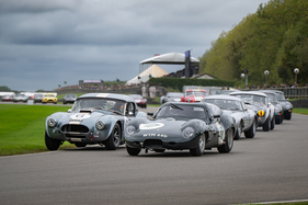 Lister Jaguar Costin (1963) – Nach dem Ende von Jaguars Rennaktivitäten 1956 nutzte Brian Lister weiterhin Jaguar-Power auf den Rennstrecken – Goodwood Revival 2025