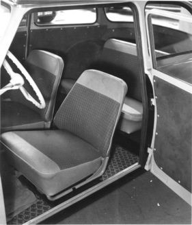 Lloyd (1955) - mit zweifarbigen geplosterten Sitzen noch schöner - Genfer Automobilsalon 1955