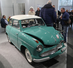 Lloyd Alexander (1958) - der Unfallwagen stiess auf viel Interesse und regte manche Diskussion an - Bremen Classic Motorshow 2019
