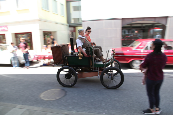Image: Locomobile Steamcar (1900) - on the road as a runabout in the village center of Sarnen - Oldtimer in Obwalden (O-iO) 2019