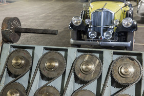 Logistik-Mechanik und der Pierce Arrow Model 54 Convertible Coupe von 1932