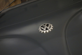 Logo des KdF-Wagens. Das weltweit einzige erhaltene Originalemblem, alle anderen sind Nachbauten