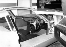 Lola GT (1963) - Blick in das spartanische Interieur, gesehen an der London Motorshow 1963
