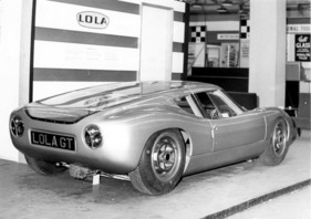 Lola GT (1963) - der neue GT von Broadley tauchte einige Tage nach Eröffnung an der Londoner Rennwagenausstellung 1963 auf - Mit Richard Attwood als Fahrer war er dann auch am Start der 24 Stunden von Le Mans 1963