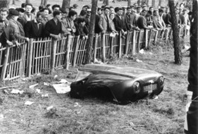Lola GT (1963) in Le Mans im Jahr 1963 - die verlorene Heckhaube nach dem Unfall im "S" von Tetre Rouche