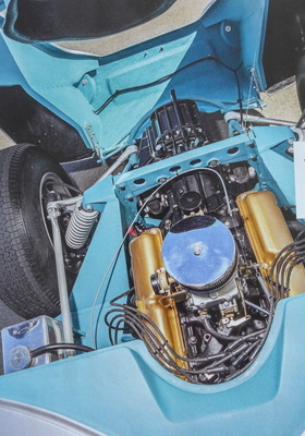 Lola Mk6 GT (1963) - Der V-8-Motor wird von zwei kastenförmigen Verlängerungsarmen des zentralen Monocoque-Chassis getragen