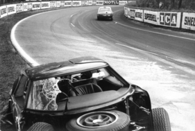 Lola Mk6 GT (1963) in Le Mans 1963 - Richard Attwood und David Hobbs schieden nach zirka einem Drittel Renndistanz aus.