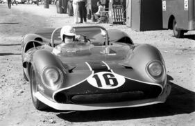 Der Lola T 70 des Mecom Racing Team wurde zu Beginn der Saison 1966 noch von Ford-Motoren angetrieben, ehe Mecom zum Chevrolet-Small-Block wechselte. Hier George Follmer beim Rennen in Bridgehampton.