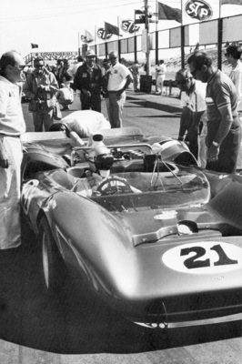 Für die Saison 1968 war Fords Indy-Motor auf fünf Liter Hubraum vergrössert worden. George Bignotti baute den Vierventiler in den Lola T 70 Mk III B von Mario Andretti ein.