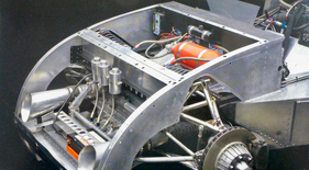 Lola T260 (1971) - Chassis vorne. Knapp sichtbar die innenliegenden Federbeine