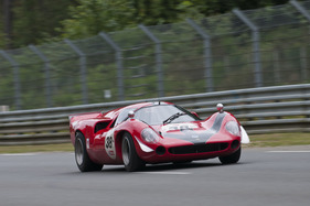 Lola T70 MKIII (1967) von Bernard Thuner (CH) - Gesamtsieger im Plateau 5 (1966-1971) auf dem schnellsten Streckenabschnitt zwischen Mulsanne und Indianapolis an der Le Mans Classic 2012