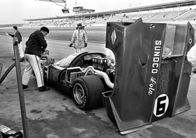 Lola T70 MkIIIB GT (1969) beim 24 Stunden Rennen von Daytona 1969 - Siegerfahrzeug des Roger Penske Teams vor dem Rennen