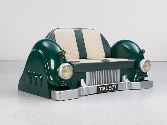 Lot 35 - Sofa “British Racing Green” mit Beleuchtung - an der Versteigerung 245 "US Cars" von auctionata am 30. Mai 2015