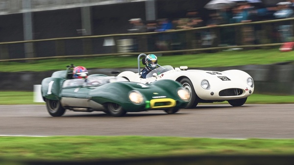 Lotus 15 Climax (1958) - Oliver Bryant verdrängt den Cooper-Jaguar T38 von 1955 von der Spitze