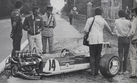 Lotus 49B (1968) – Ausfall 1968 in Rouen – Das Monocoque-Chassis war deutlich stabiler als die zarten Flügel-Konstruktionen des 49B