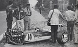 Lotus 49B (1968) – Ausfall 1968 in Rouen – Das Monocoque-Chassis war deutlich stabiler als die zarten Flügel-Konstruktionen des 49B