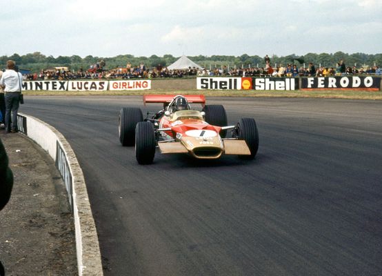 Lotus 49B (1968) - gefahren von Graham Hill, in den berühmten Gold Leaf Rennfarben Rot und Gold - von Bonhams an der Versteigerung anlässlich des Goodwood Festival of Speed angeboten im Jahr 2014