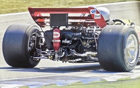 Lotus 49B (1969) – Weiterentwicklung des Heckflügels mit drei Blättern