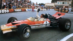 Lotus 49B Monaco 1969 - Das volle Abtriebsprogramm - Frontspoiler, Kühlluft-auslass, Heckspoiler mit Ölkühlereinlass