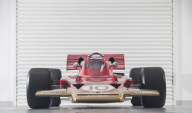 Lotus 72 (1970) - richtig flach, reicht normalgewachsenen Personen knapp zur Hüfte