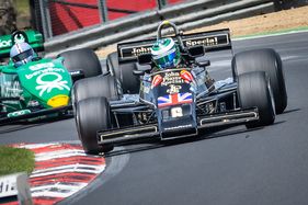 Bild Lotus 77 (1976) - Feld "F1" - Masters Historic Festival Brands Hatch 2023