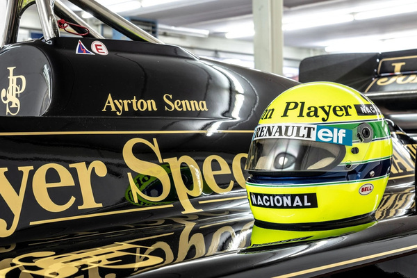 Bild: Lotus 97T (1985) - und Senna-Helm
