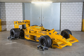 Lotus 99 (1987) - knallgelb mit blauem Kamel