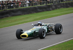 Lotus-BRM 43 (1966) - bei den Demonstrationsfahrten anlässlich des Jim Clark Tribute am Goodwood Revival 2013 Lotus-BRM 43 (1966) - bei den Demonstrationsfahrten anlässlich des Jim Clark Tribute am Goodwood Revival 2013