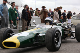 Lotus-BRM 43 (1966) - bei den Demonstrationsfahrten anlässlich des Jim Clark Tribute am Goodwood Revival 2013 Lotus-BRM 43 (1966) - bei den Demonstrationsfahrten anlässlich des Jim Clark Tribute am Goodwood Revival 2013