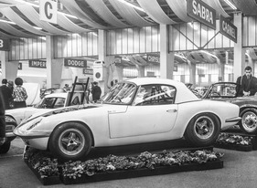 Lotus Elan 26R (1965) - die rennsportlich ausgelegte Version des beliebten Elan mit verglasten, fest eingebauten Scheinwerfern - Genfer Automobilsalon 1965