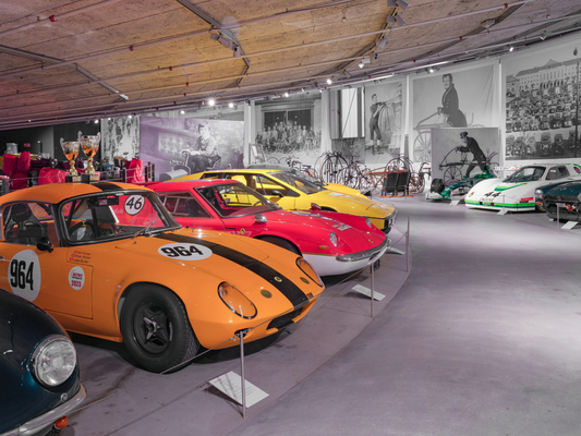 Bild: Lotus Elan 26R und andere Lotus-Modelle - Lotus-Sonderschau 2023/2024 - Pantheon Basel