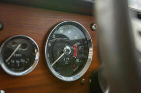 Lotus Elan GT (1966) – Drehzahlmesser mit rotem Bereich ab 6500 U/min. Die maximale Leistung liegt 1000 Touren früher an