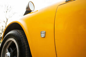 Lotus Elan GT (1966) – Immer wieder Jim: der linke Kotflügel verweist auf die WM-Titel in der Formel 1