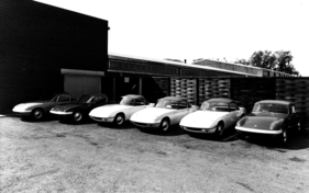 Lotus Elan S2 (1964) - eine Reihe von Cabriolets stehen zur Ablieferung bereit