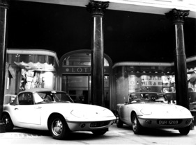 Lotus Elan S2 (1965) - vor dem Lotus-Shop