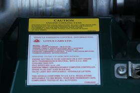 Lotus Elan S2 (1995) - Instruktionen für den Besitzer im Motorraum