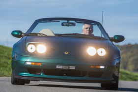Lotus Elan S2 (1995) - klebt richtiggehend auf der Strasse Lotus Elan S2 (1995) - klebt richtiggehend auf der Strasse