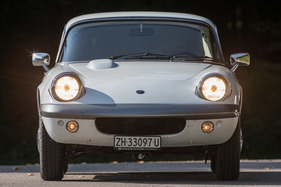 Lotus Elan S4 Coupé (1969) - macht mit aufgeklappten Scheinwerfern noch mehr Eindruck