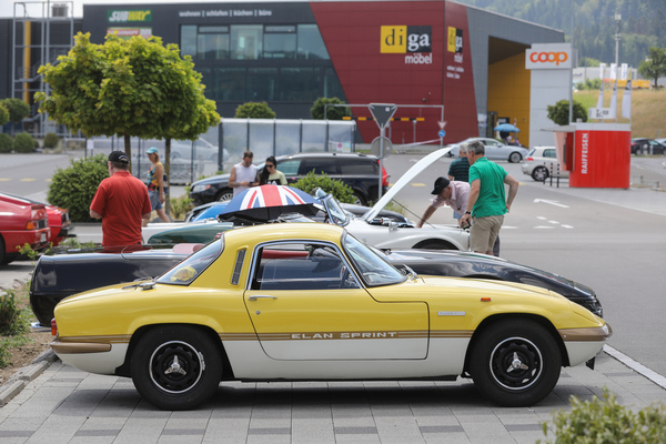 Lotus Elan Sprint Coupé (1972) - mit festem Dach und Zweifarbenlackierung - Fantastic Plastic Rickenbach 2023