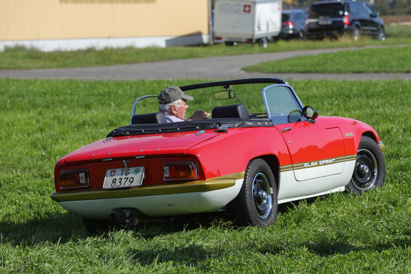Lotus Elan Sprint DHC (1972) - while parking - Fantastic Plastic and Triumph Day 2025