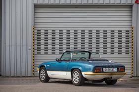 Lotus Elan Sprint DHC (1972) - optisch unterscheidet den Sprint nur die Zweifarbenlackierung vom S4