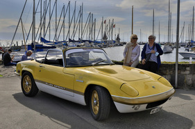 Lotus Elan Sprint DHC mit "Power Buckel" - 29. Swiss Classic British Car Meeting Morges 2021 Lotus Elan Sprint DHC mit "Power Buckel" - 29. Swiss Classic British Car Meeting Morges 2021