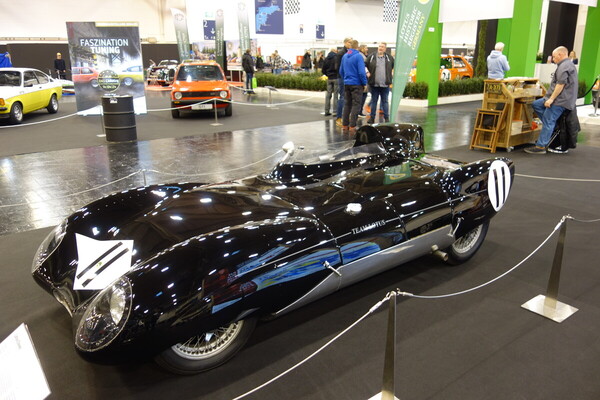 Lotus Eleven (1956) – wirbt für die Ausstellung "100 Jahre Le Mans" der Technikmuseen Sinsheim und Speyer – Essen Motor Show 2023